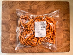 Японские снеки и крекеры: Сыр копченый на ольхе с перцем 