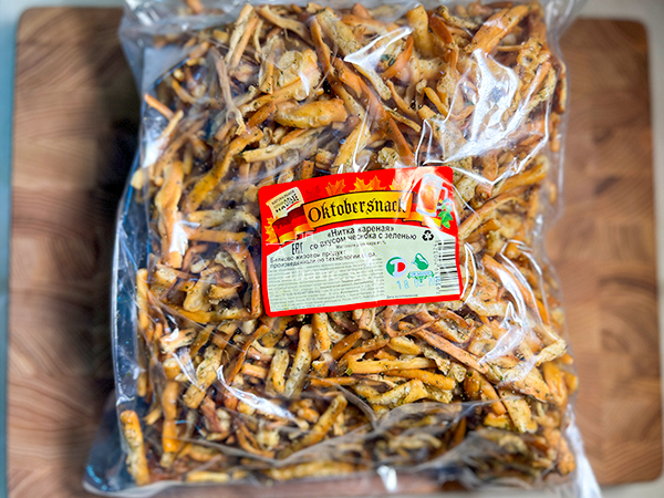 Нитка ЖАРЕНАЯ "Чеснок с зеленью" Oktobersnack 1 кг (сырный продукт) в Ликино-Дулево